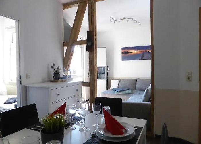 Ferienwohnung Friedrich Schiller, 2 Schlafzimmer, Balkon,kostenloses WiFi, nähe Zentrum,