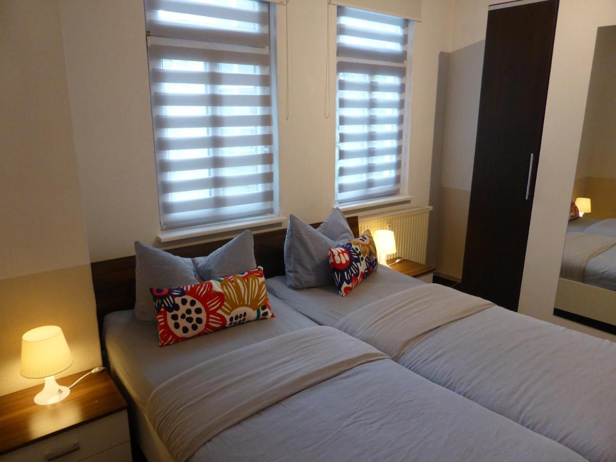 Apartment Friedrich Schiller, 2 Schlafzimmer, Balkon,kostenloses Wifi, Nähe Zentrum, *