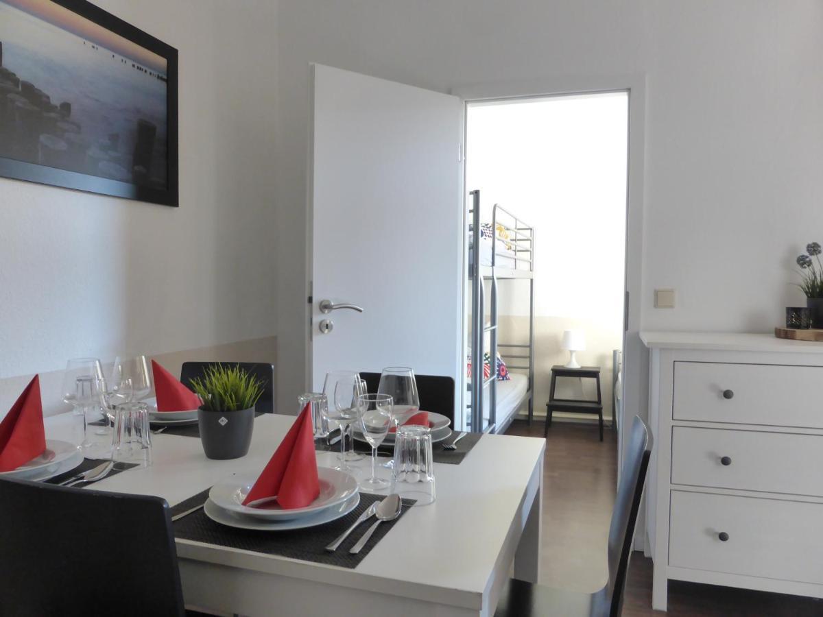 Friedrich Schiller, 2 Schlafzimmer, Balkon,kostenloses Wifi, Nähe Zentrum, *
