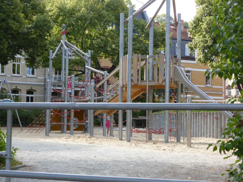 Friedrich Schiller, 2 Schlafzimmer, Balkon,kostenloses Wifi, Naehe Zentrum, Apartamento