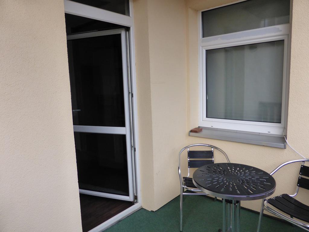 Friedrich Schiller, 2 Schlafzimmer, Balkon,kostenloses Wifi, Nähe Zentrum, Apartment *